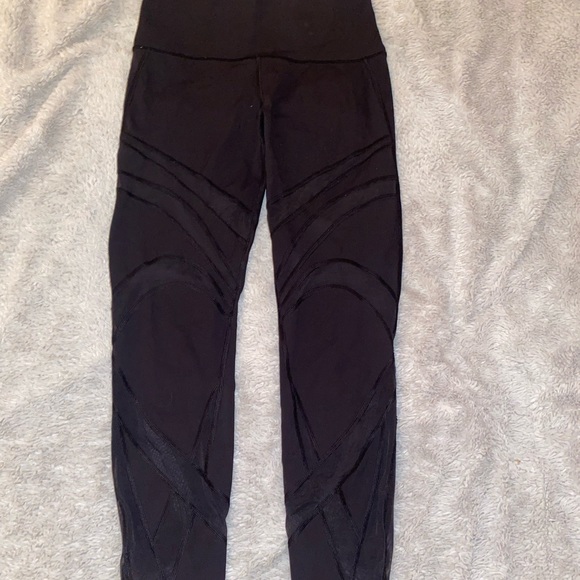 Woman’s Lulu Mesh Leggings! - Picture 2 of 3